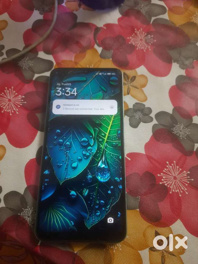 5G, poco m6 pro. 4+4/64. Koe single scratch nahi.gift me mila,3months