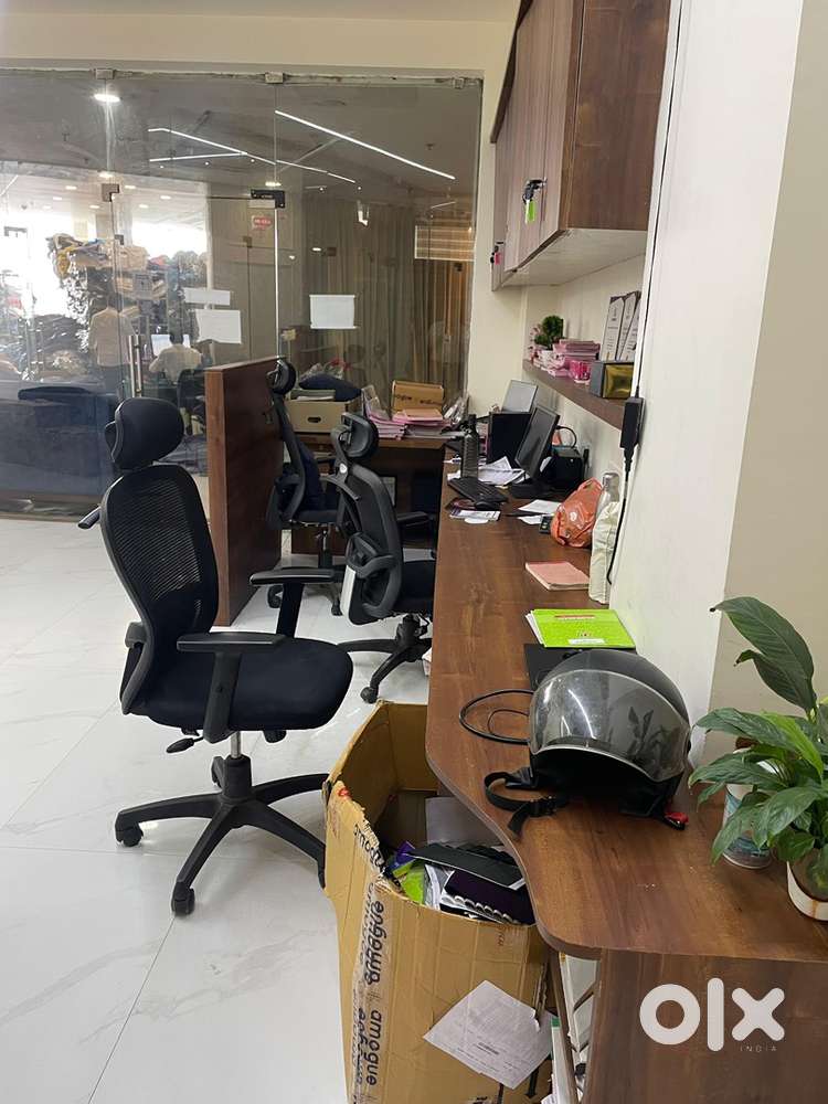 Office fully furnished prime location Comercial
