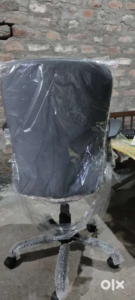 Office chair 2900rs