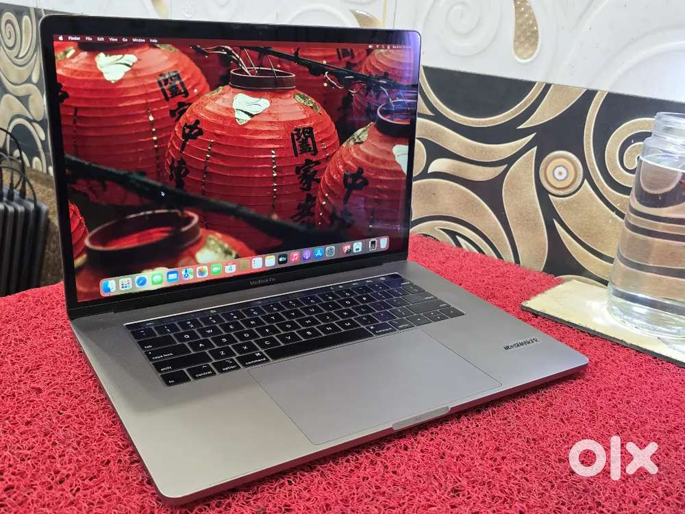 Apple Macbook Pro i9 16gb 512gb 5.5gb GRAPHICS 15inch Retina Touchbar