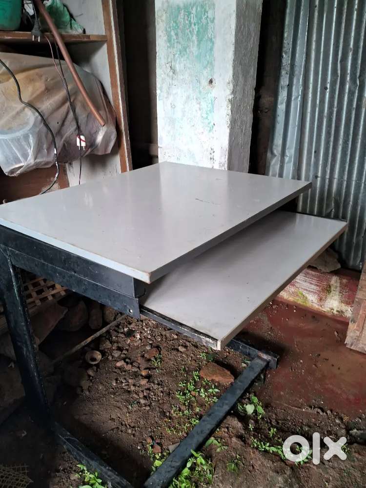 Computer table