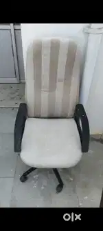 5 Office chairs and Large size Office Table