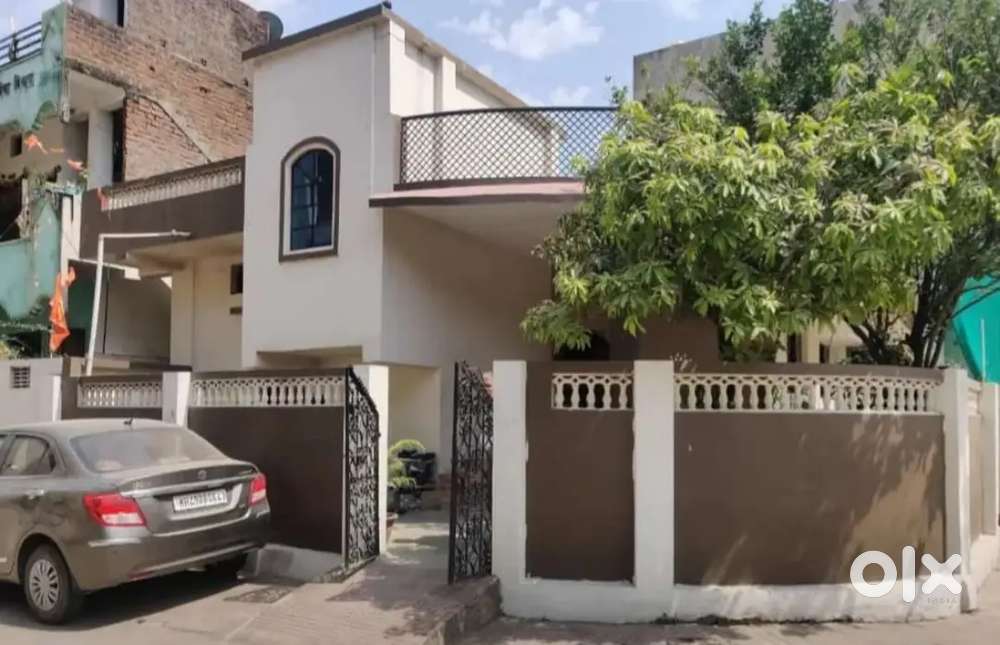 Individual house courner property with market location