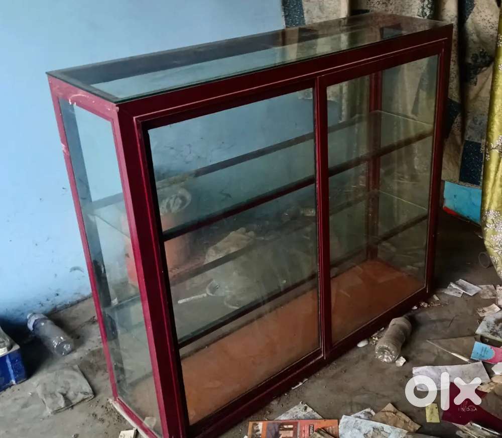 Glass Display Showcase Cabinet – Good Condition