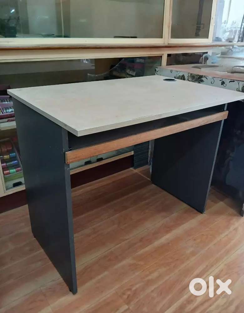 Wooden computer nd study table in neat condition