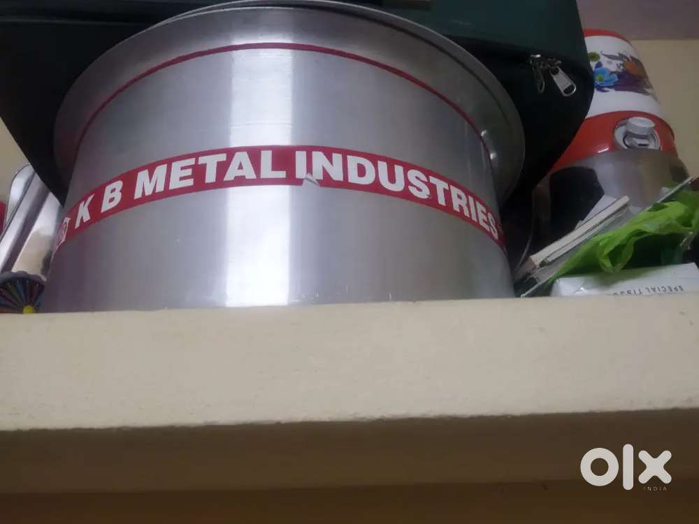 10 litre cooker or 1big size kadahi or 1 big size bogona