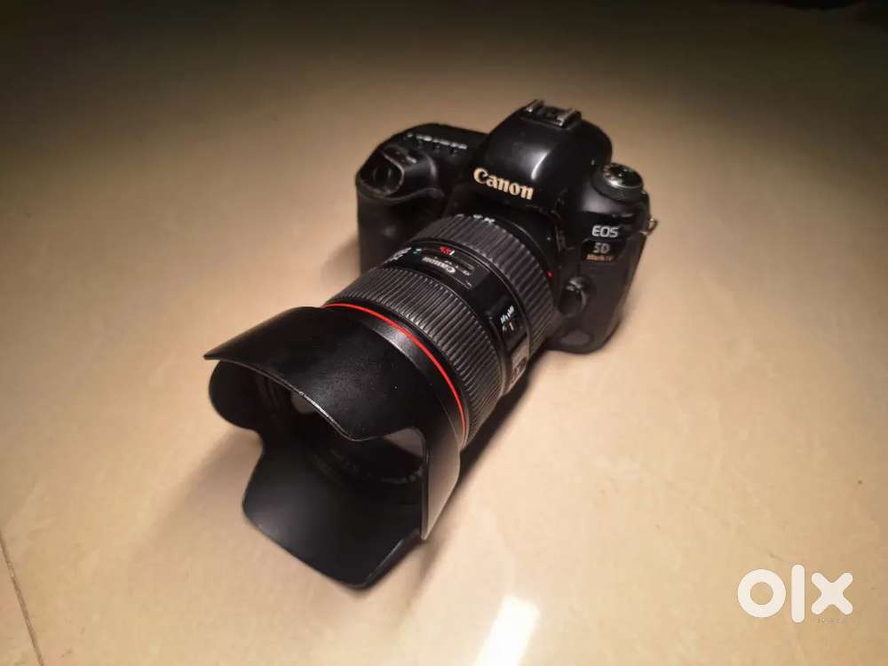 5D mark iv with lens