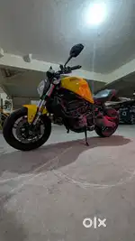 Ducati Mosnter 821 Yellow