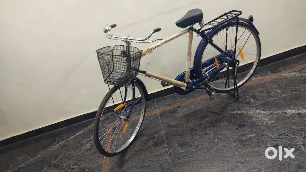Brand New Unused Bicycle with Basket & Carrier – 100% New Condition