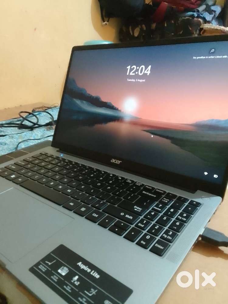 “6 month old laptop  Warranty  Bill + Box  Excellent Condition”