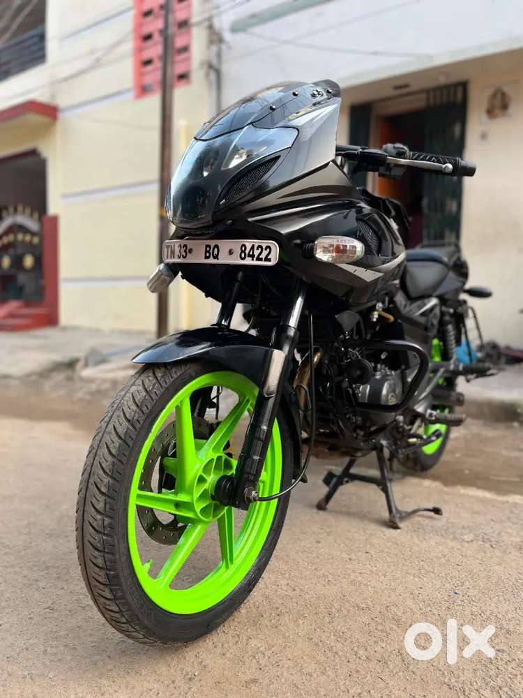 Bajaj pulsar 220