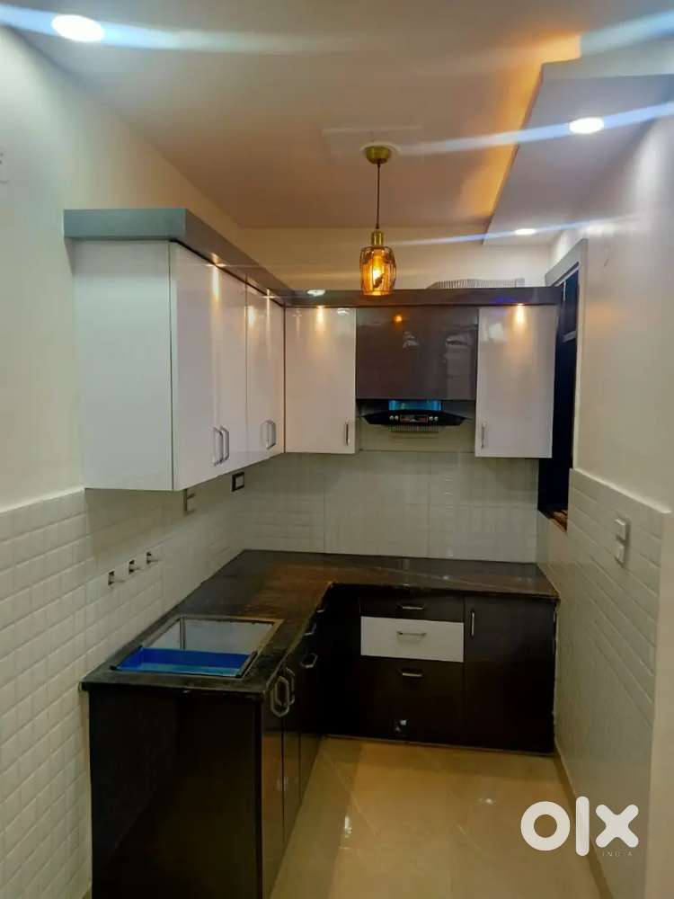 2 bhk flat in prime location with lift car parking