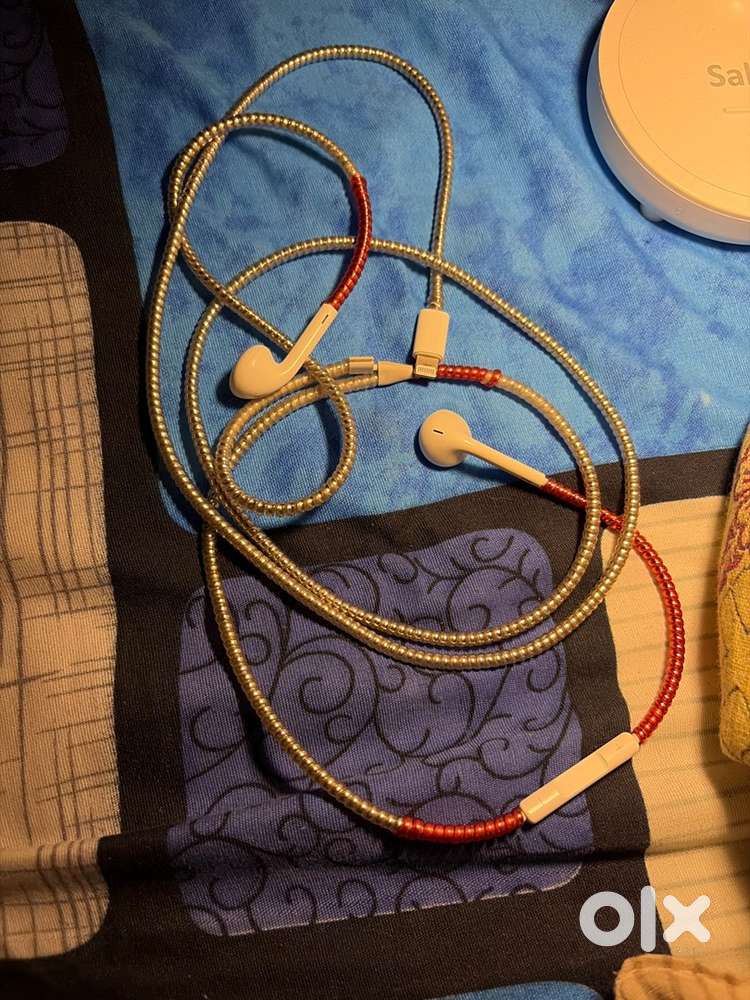 Apple lighting earphones