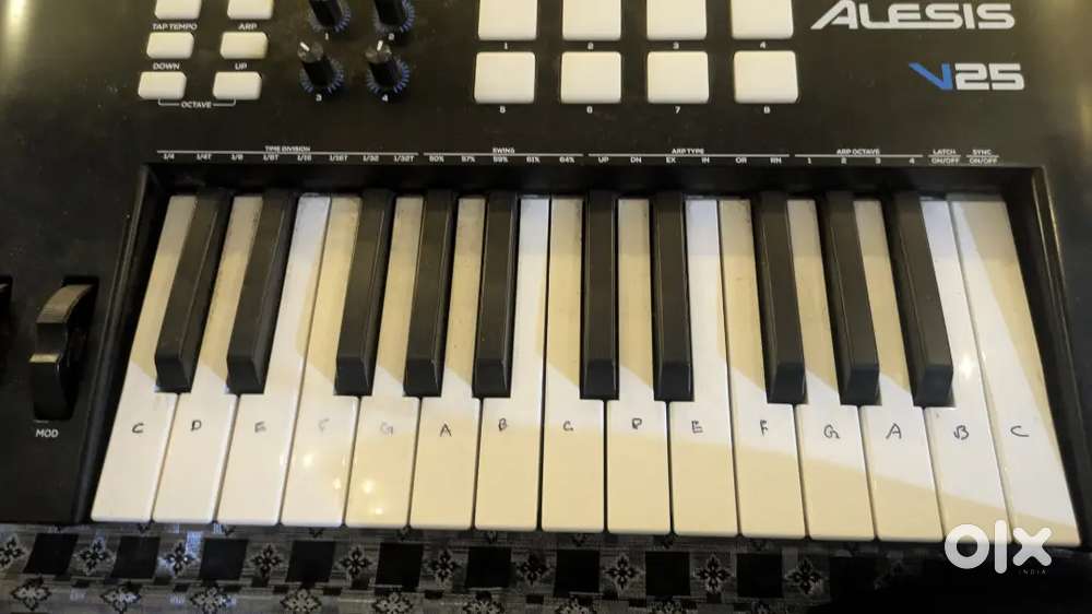 Alesis v25 midi keyboard