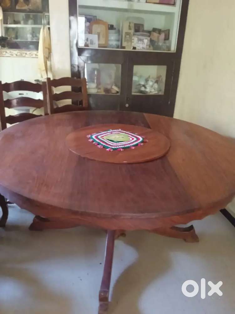 Dinning Table with 6 chairs