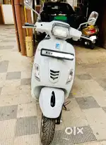 Vespa SXL 125 BS 6 pearl white complete showroom condition