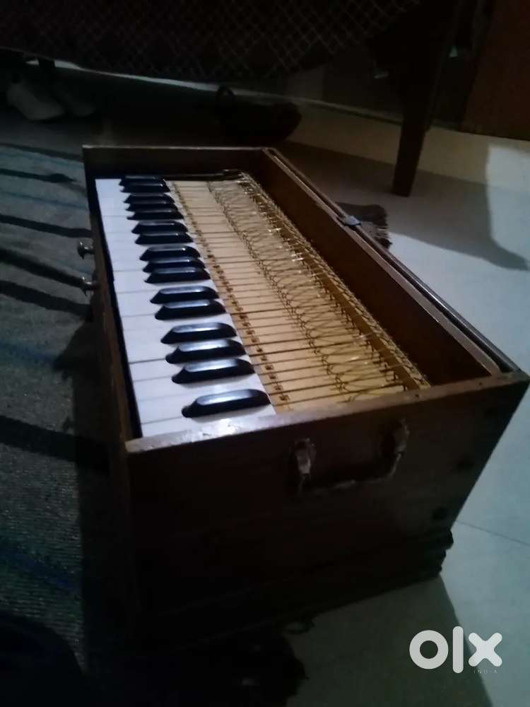 Old harmonium