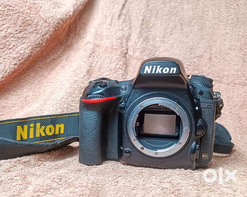 Nikon D750 with Sigma Art 35mm f1.4, nikon 50mm 1.8g, flashes, trigger
