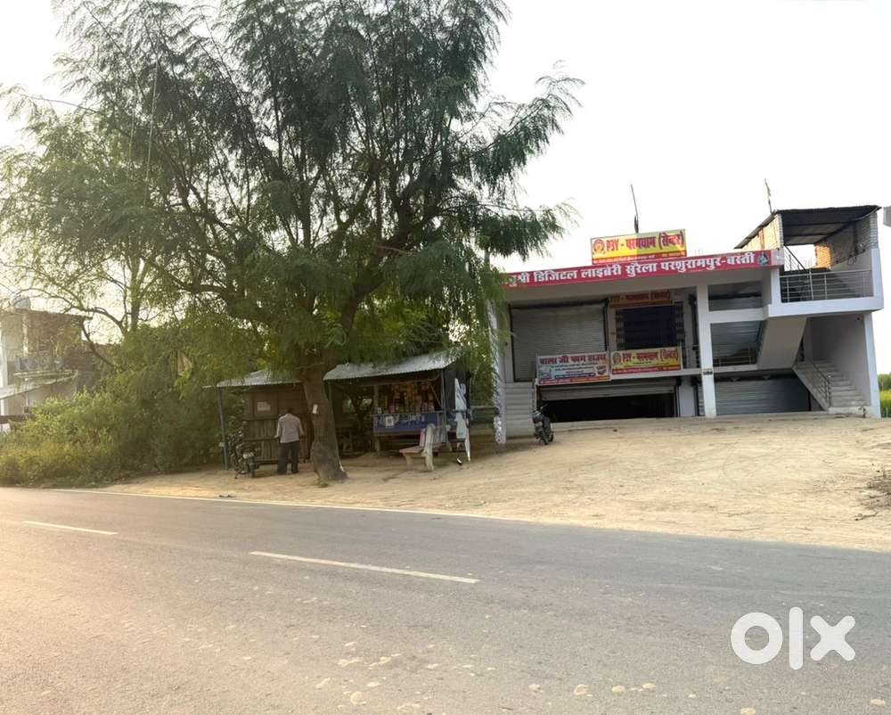 Parasrampur market me complex hai Light , 2 Lane Rd., parking space