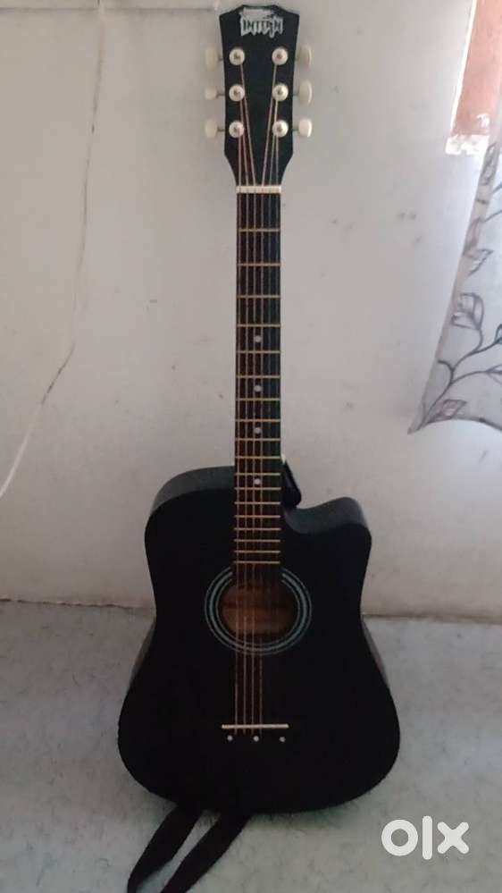 Intern Guitar