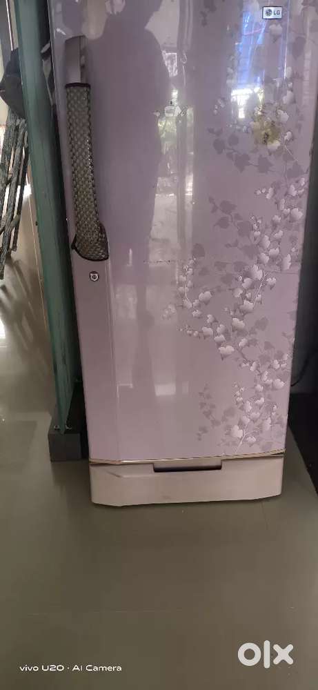 LG 5 STAR FRIDGE. (Negotiable please chat)