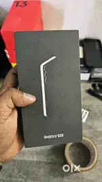 Samsung s25 12/256gb Sealed cut today active only 1 year warranty