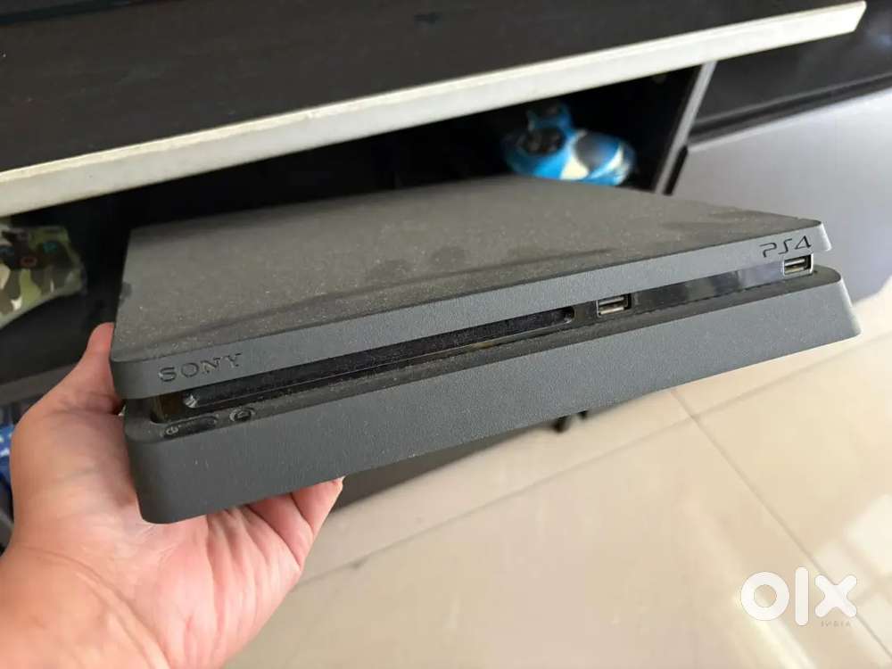 PS4 new in condition with 1 extra remote n box