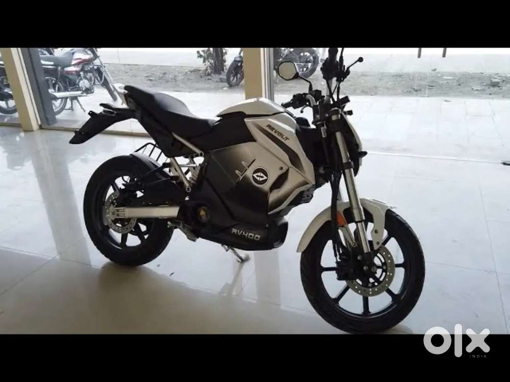 Revolt rv 400