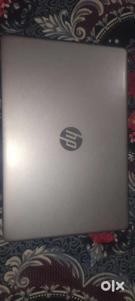 Hp ka laptop h 9 month old urgent sell Krna h