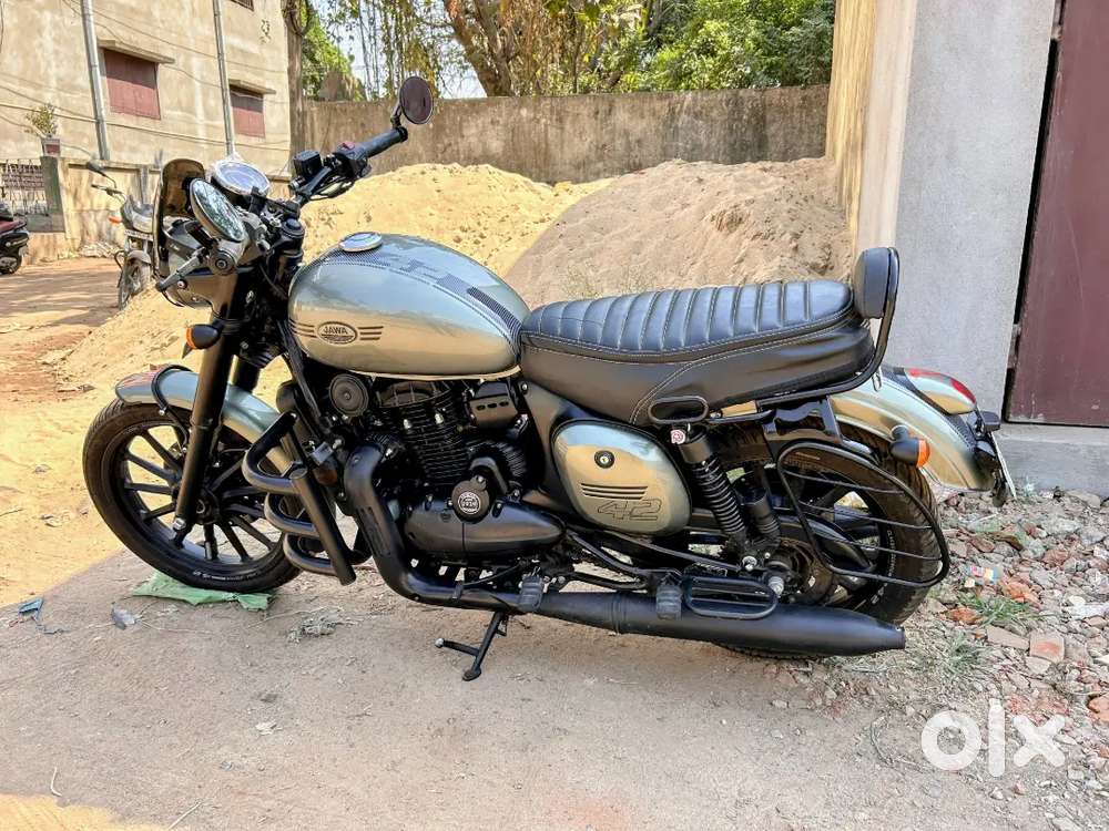 7500 kms driven Well maintained jawa 42 2.1