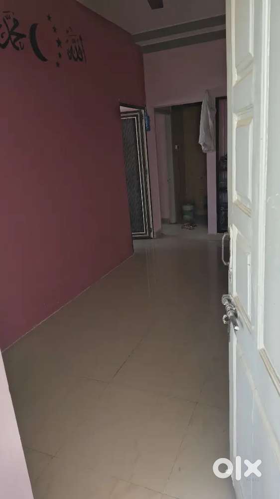 For lease 600000 or rent  1 st floor near amritamai school