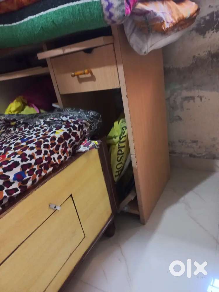 1 Bed, 2 Computer Table