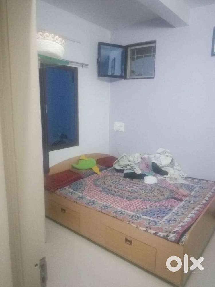 It isin center of the city opp Malabar n kalyan jewellers