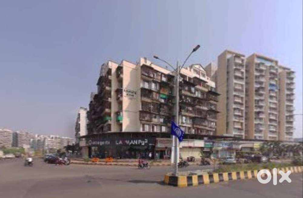 Female flatmates required