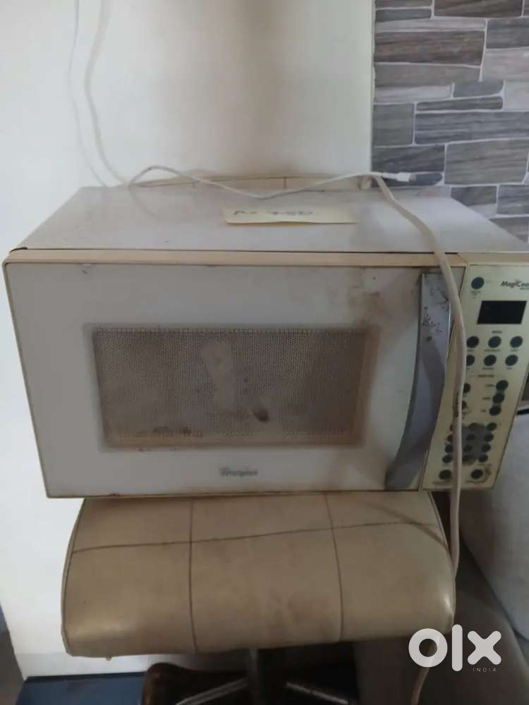 One whirlpool  microwave.one back Angus oven with broiler
