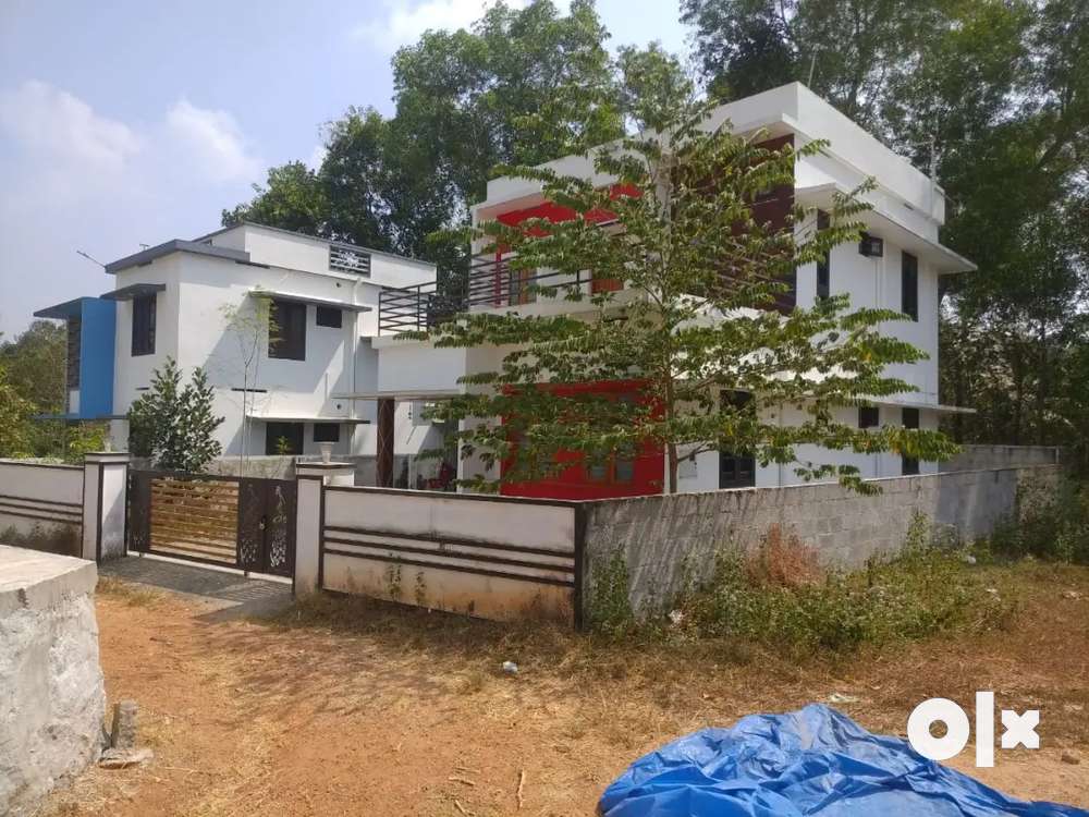 6 cent plot with 3 bhk house