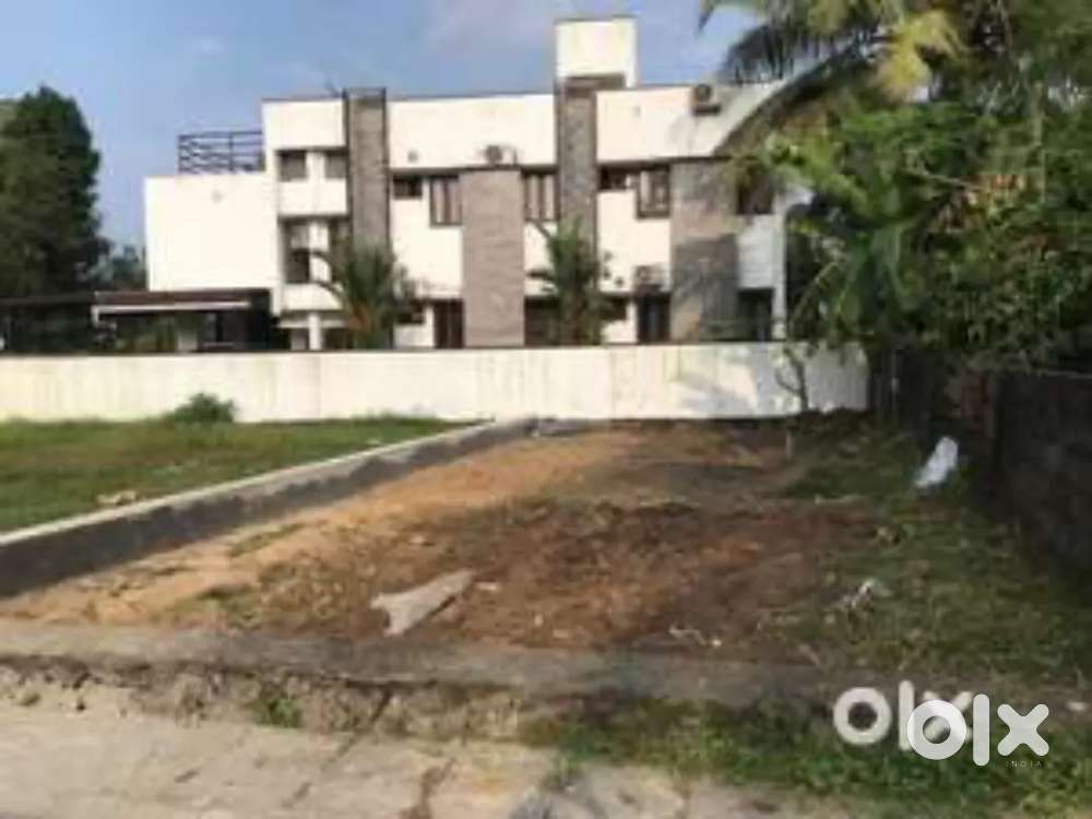 Plot in Posh location