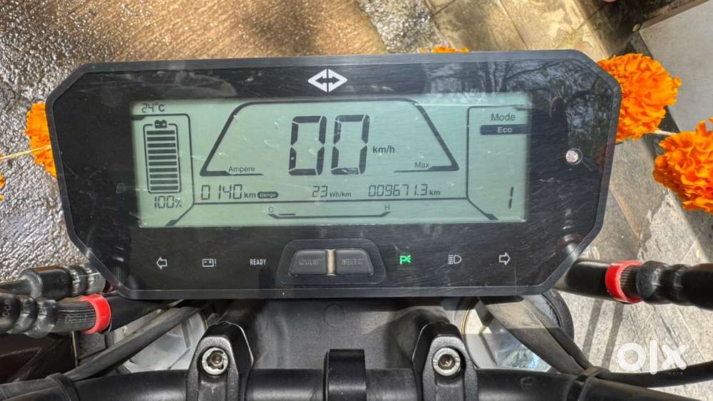Nov 2023 model & in best condition