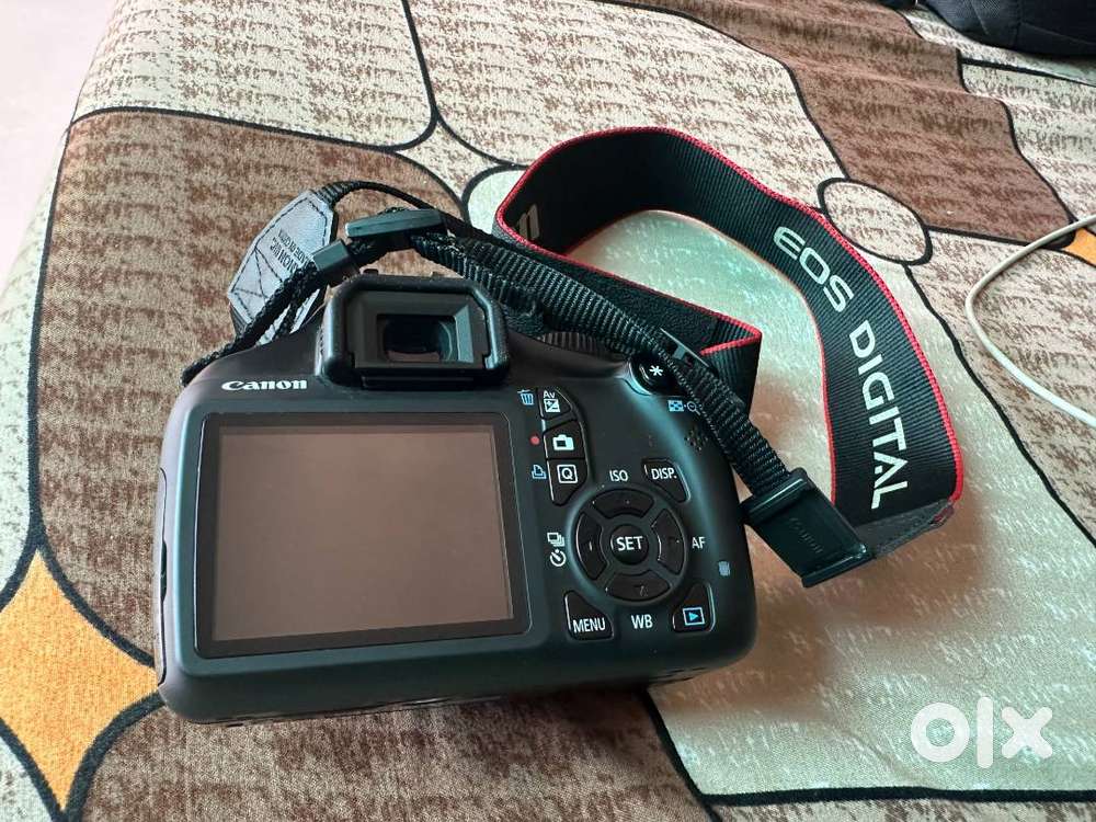 Canon EOS 1100D with 2 lenses and bag