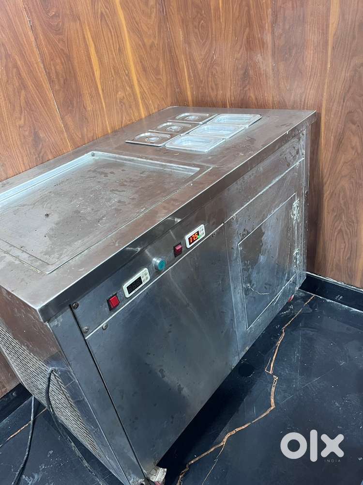 Live Ice cream Roll machine