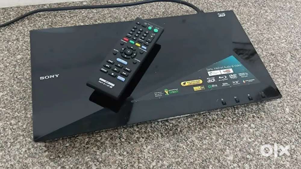 Sony blue ray S4100 player with remote all working conditions.