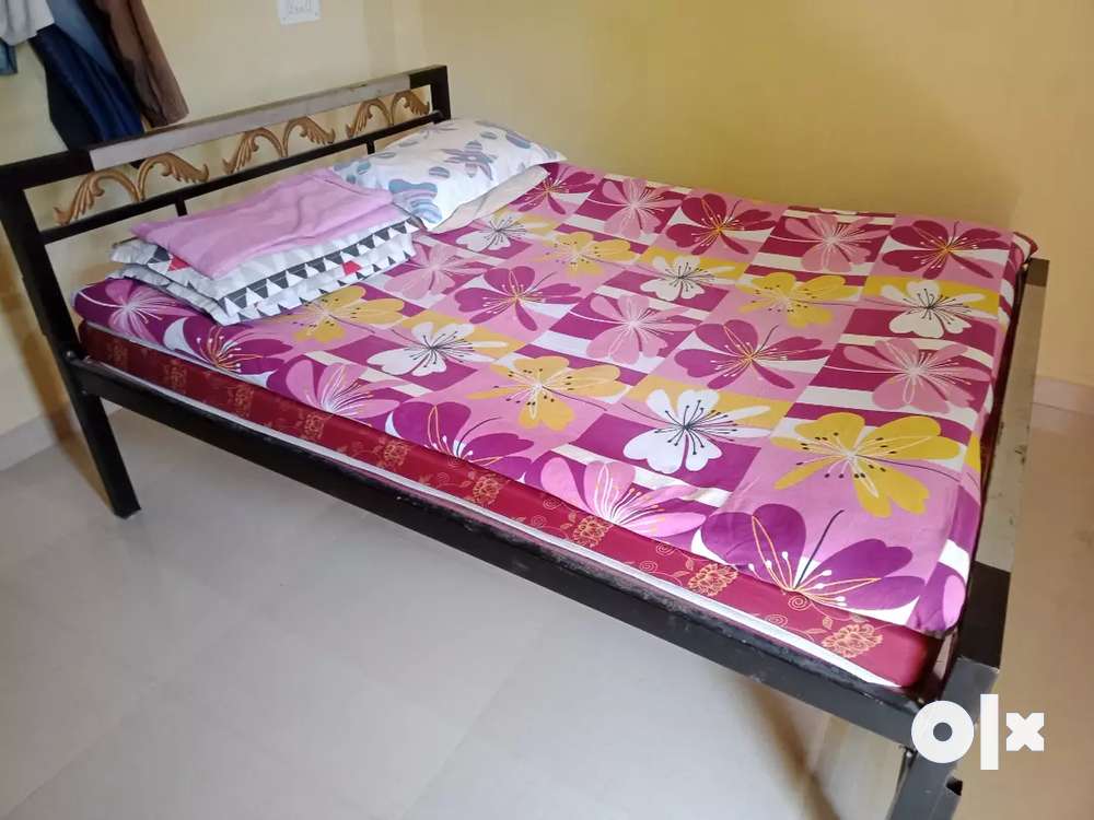 Immediate sell of one iron bed without mattress