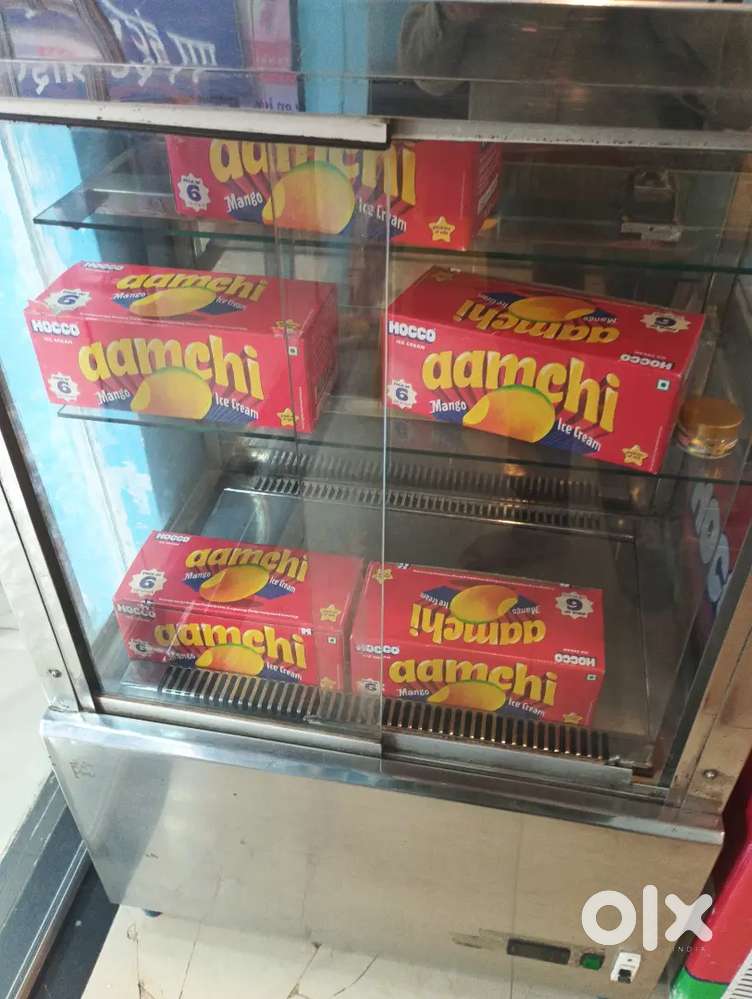 Cake display counter