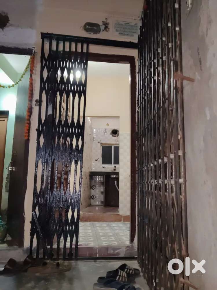 1 bhk flat for urgent sale in picnic garden