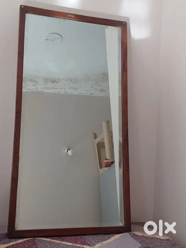Mirror 1.5 ft.* 3 ft.approx size wall / dressing mirror