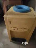 Hot and cold water dispanser