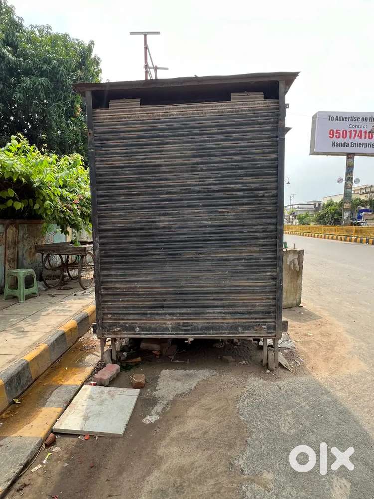 Fully metal shop