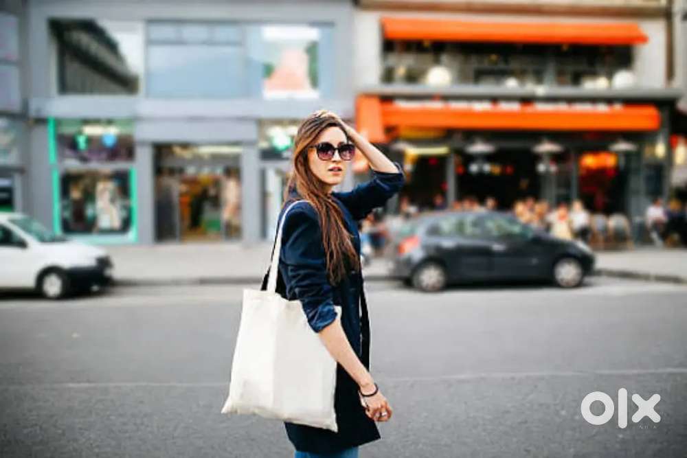 Shopping Mall ke liye Sidhi Bharti Booy & girl