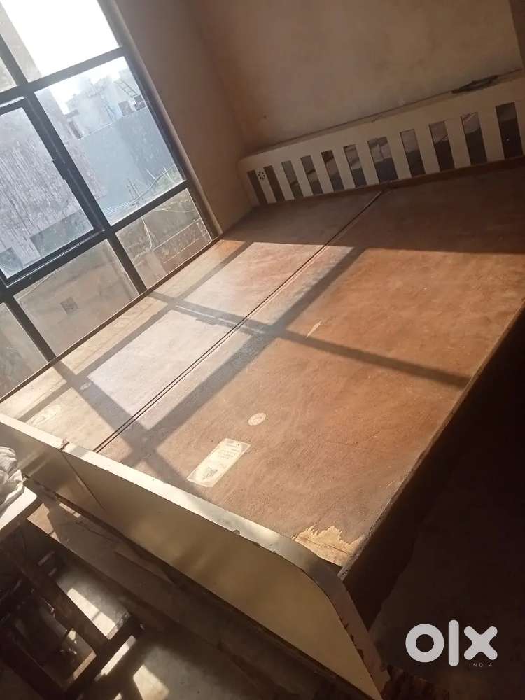 Dubal bed bina box wala