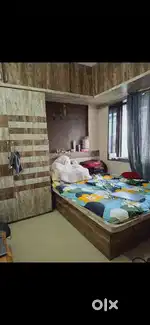 Required 1 girl in room & 8000k deposit